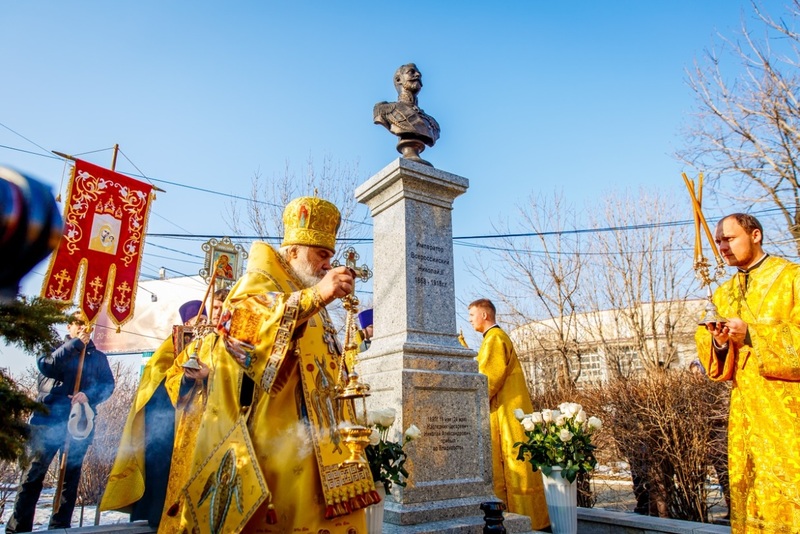 Памятник российскому Императору Николаю II